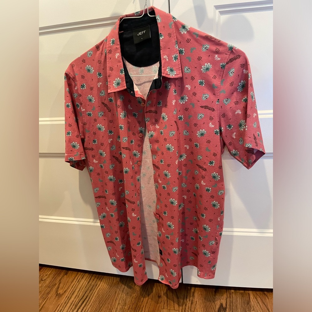 Men’s L short sleeve button down with stretch fit